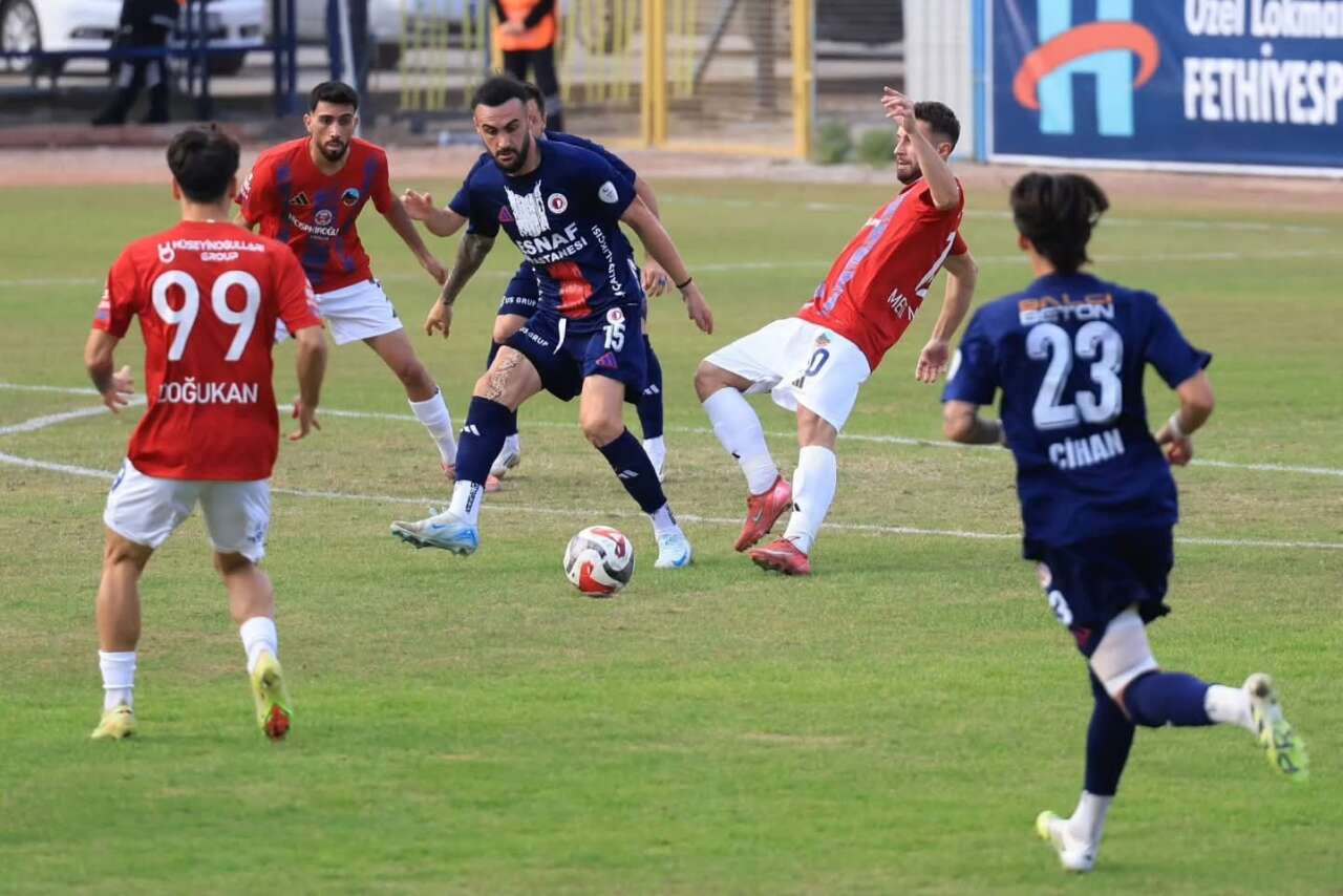 Muğla Valisi Akbıyık,  Fethiyespor Maçını İzledi 2
